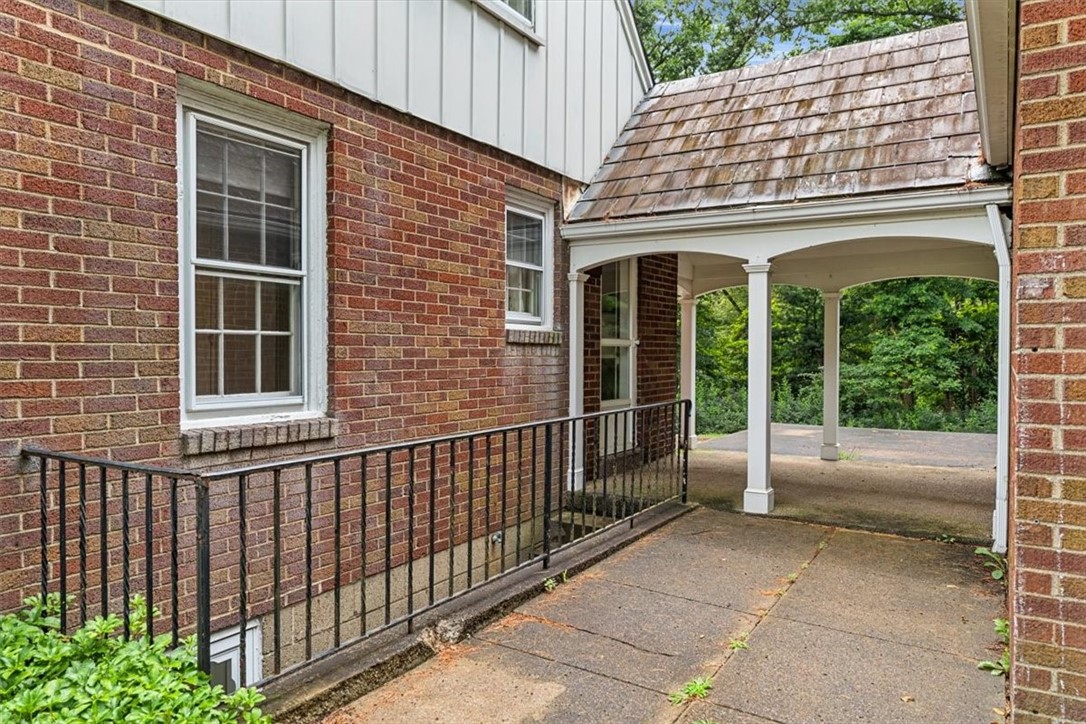 200 Crestmont Rd