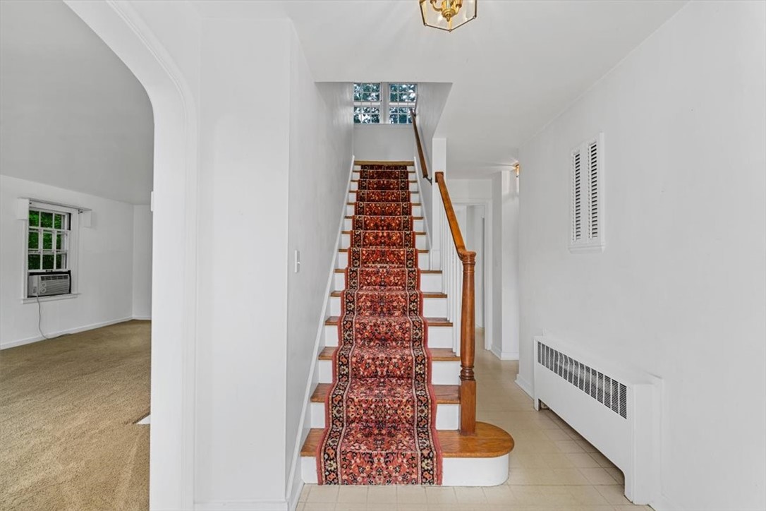 200 Crestmont Rd