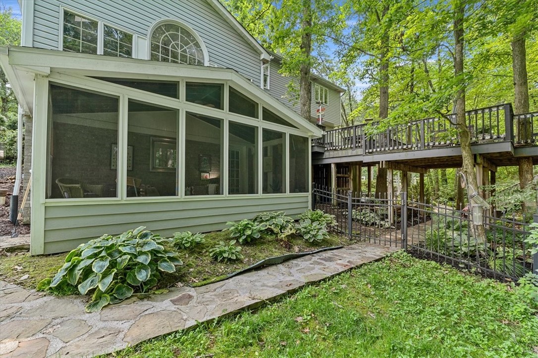 2001 Buckingham Dr