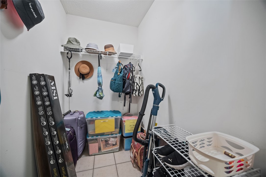 226 Adams Pointe Blvd 1