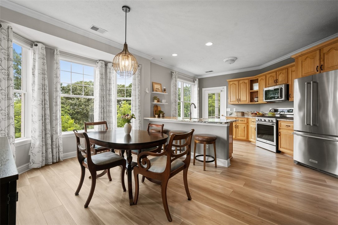 226 Adams Pointe Blvd 1