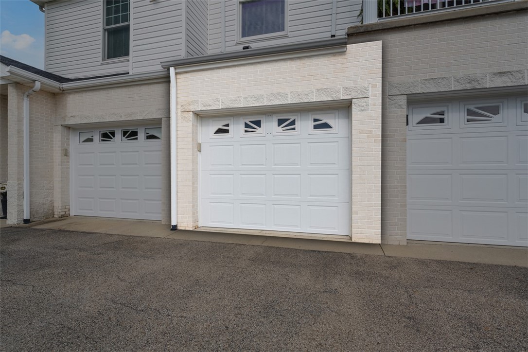 226 Adams Pointe Blvd 1