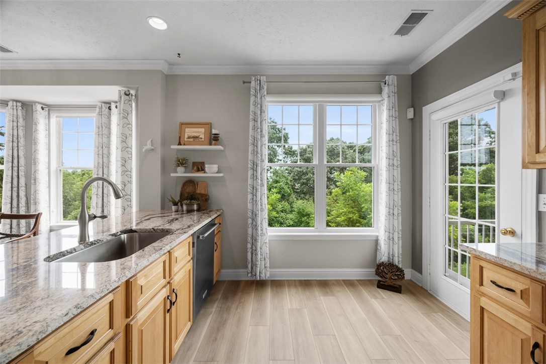 226 Adams Pointe Blvd 1