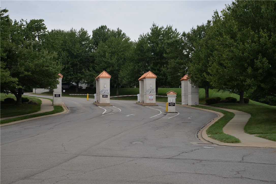 226 Adams Pointe Blvd 1