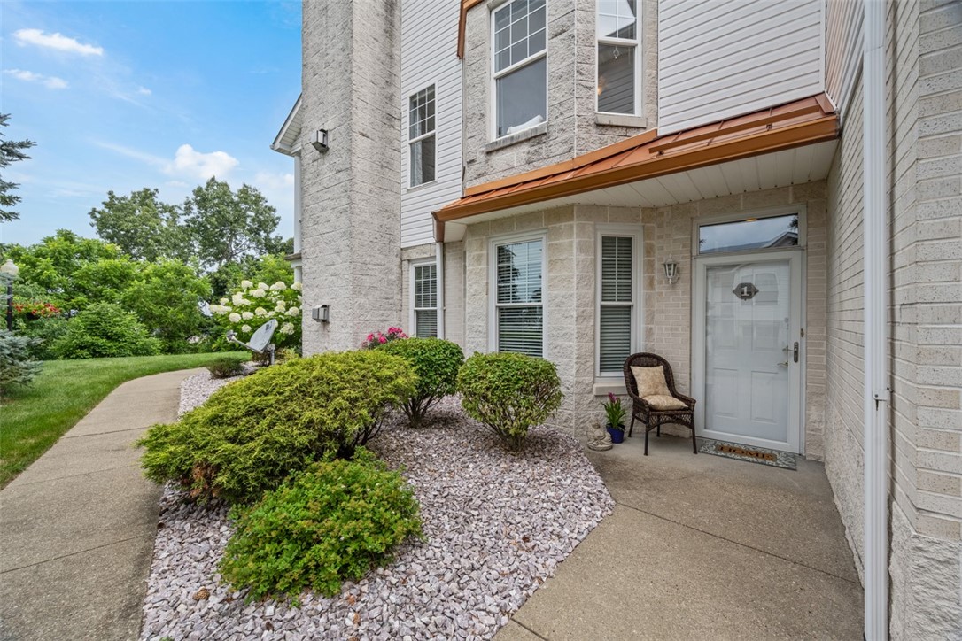 226 Adams Pointe Blvd 1