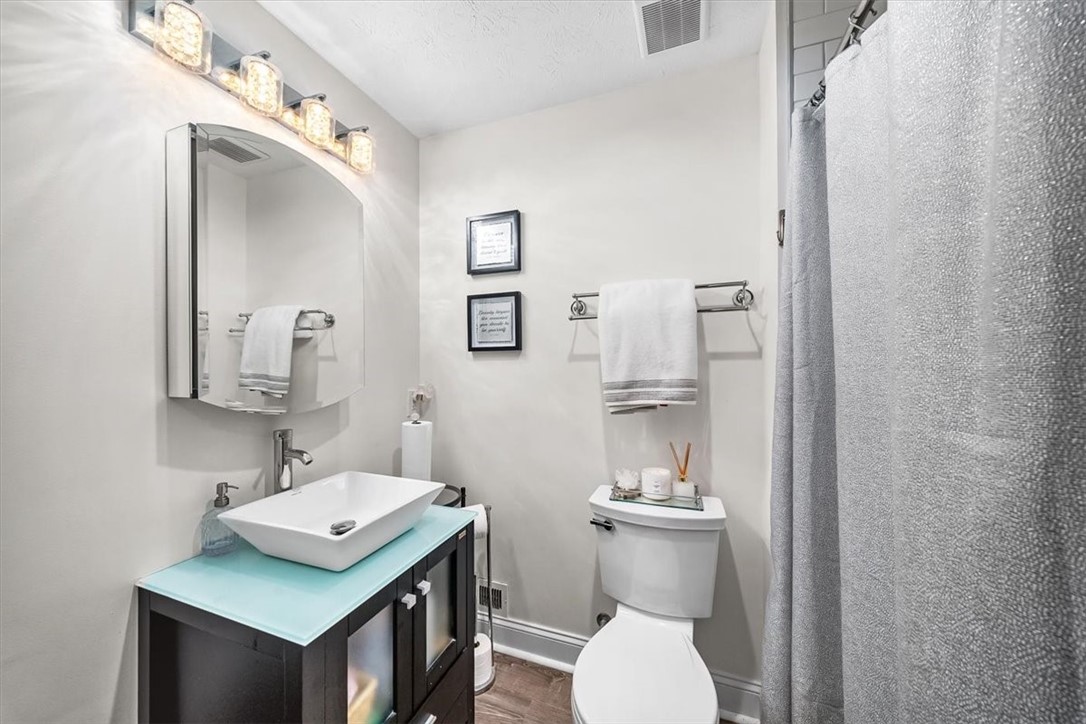 8047 Maureen Dr