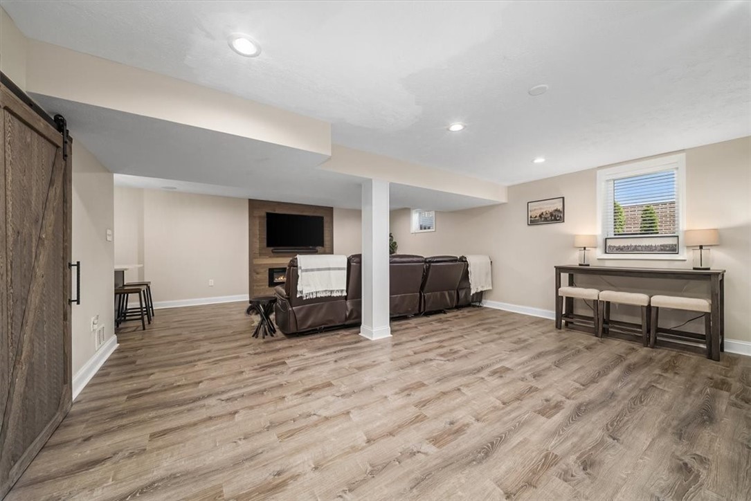 8047 Maureen Dr