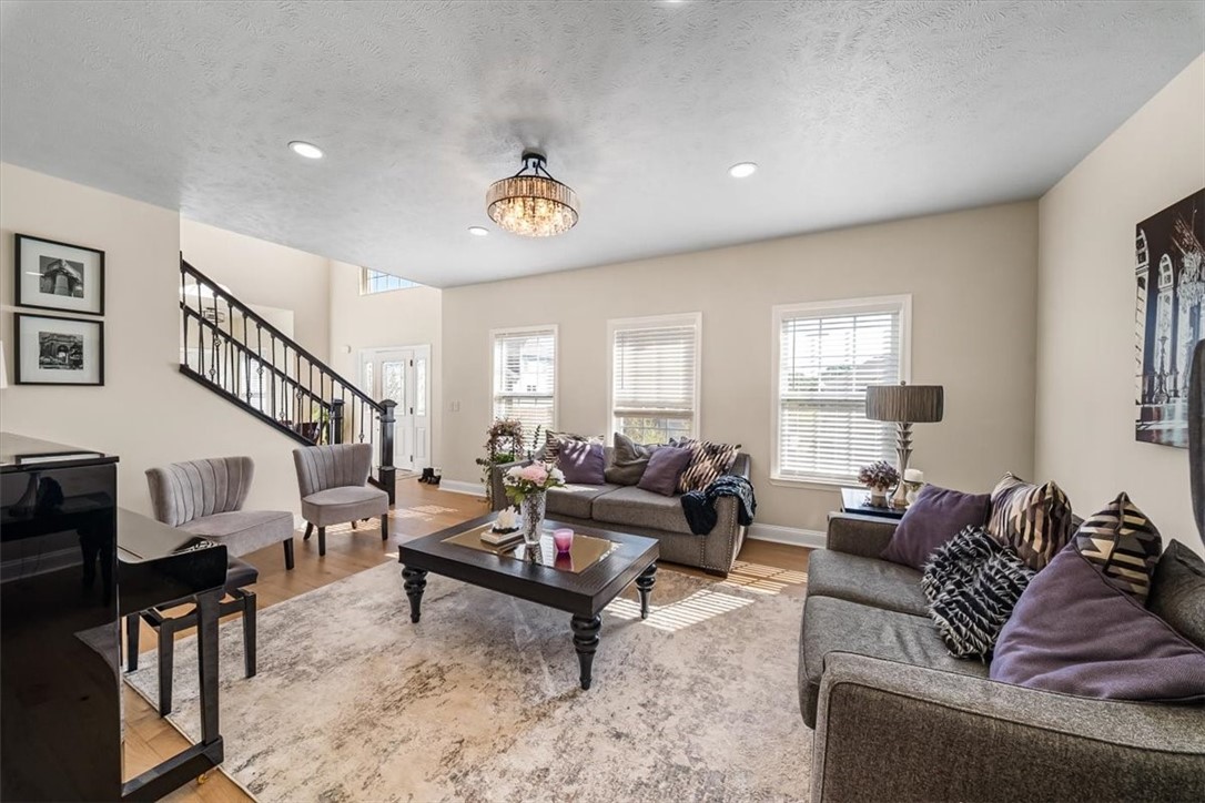 8047 Maureen Dr