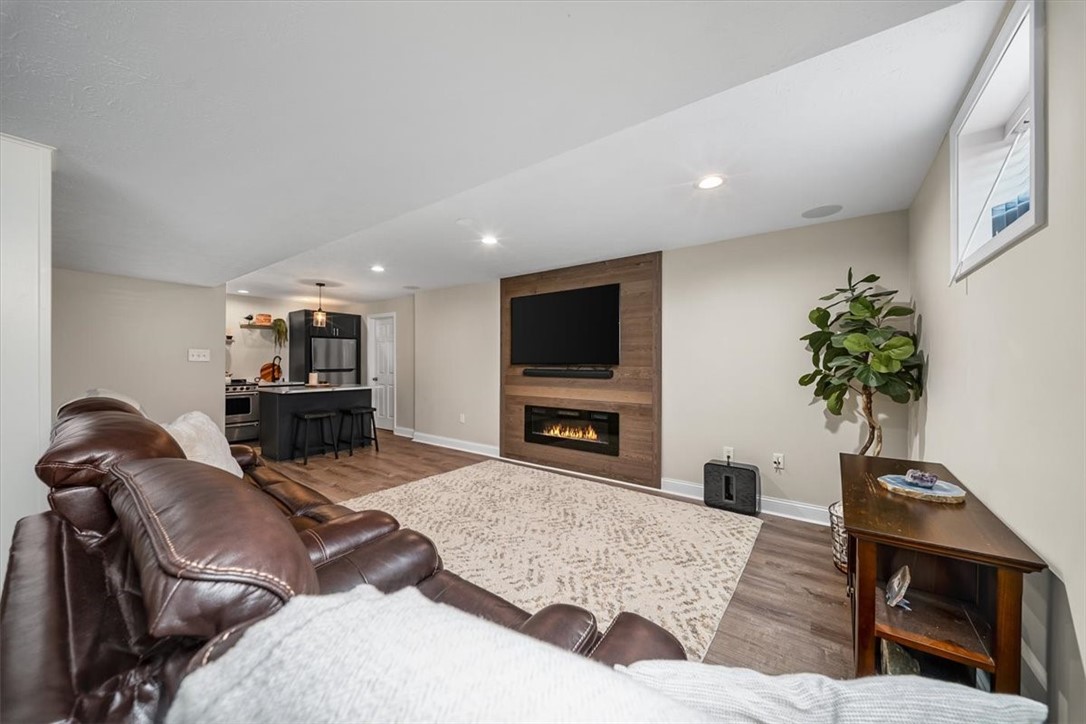 8047 Maureen Dr