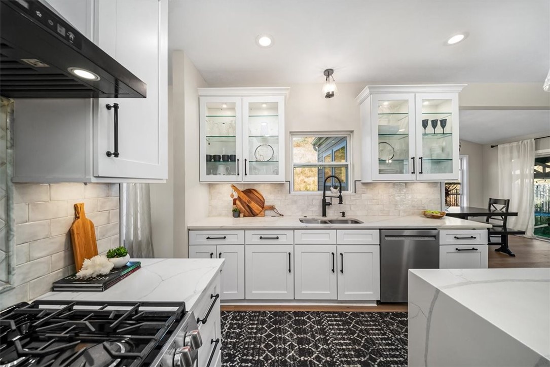 8047 Maureen Dr