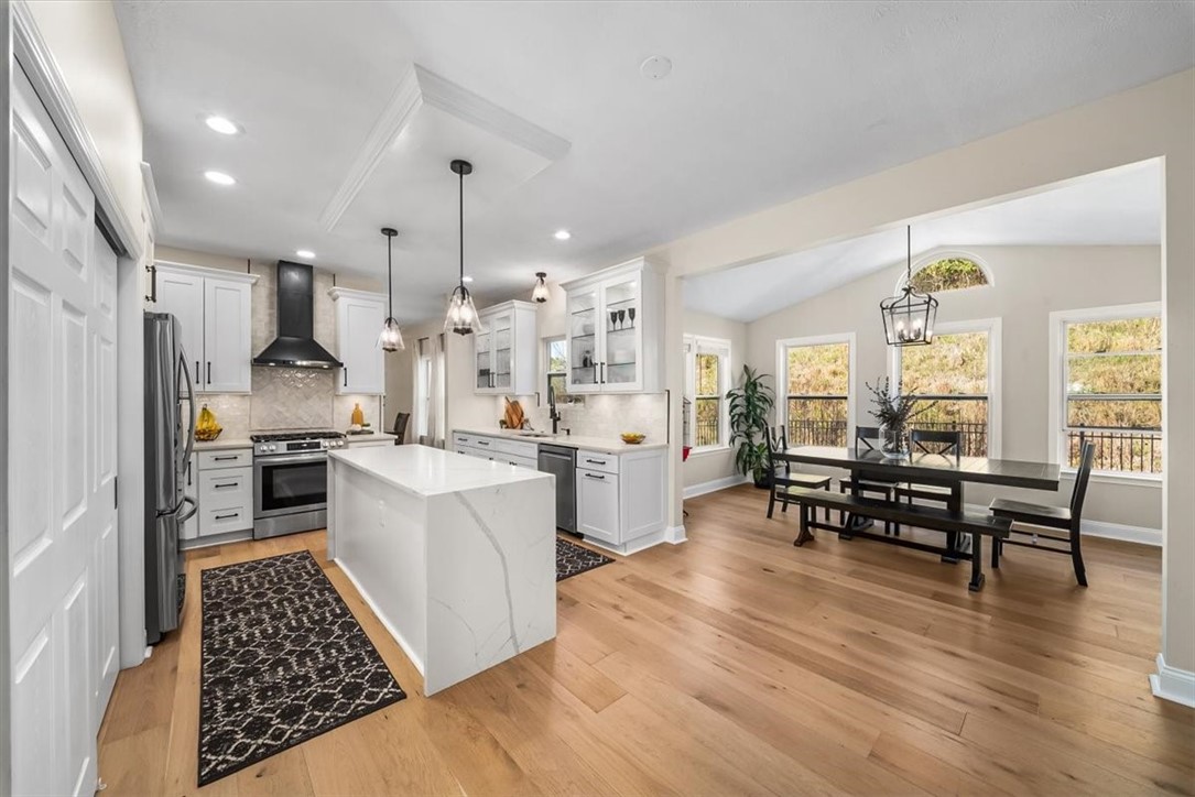 8047 Maureen Dr