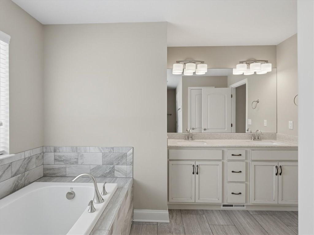 1337 Woodhill Dr Ext