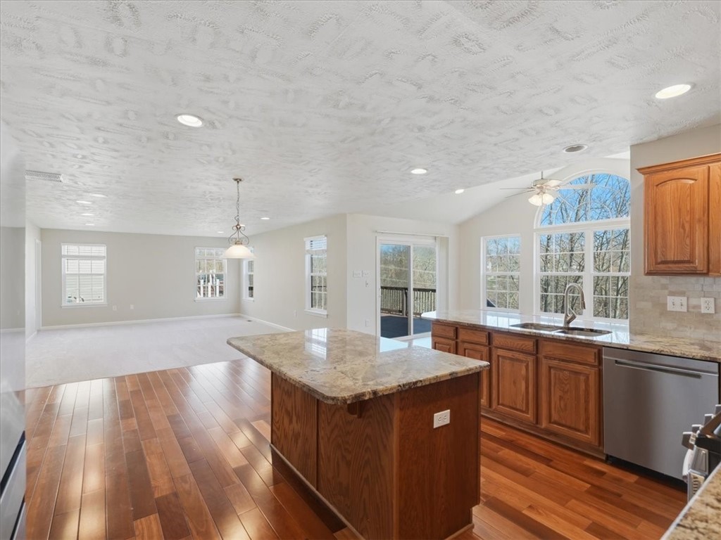1885 Pioneer Dr