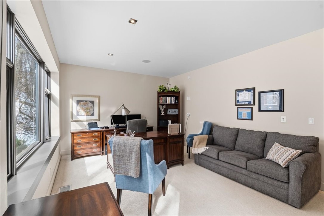 46 Windom Hill Pl