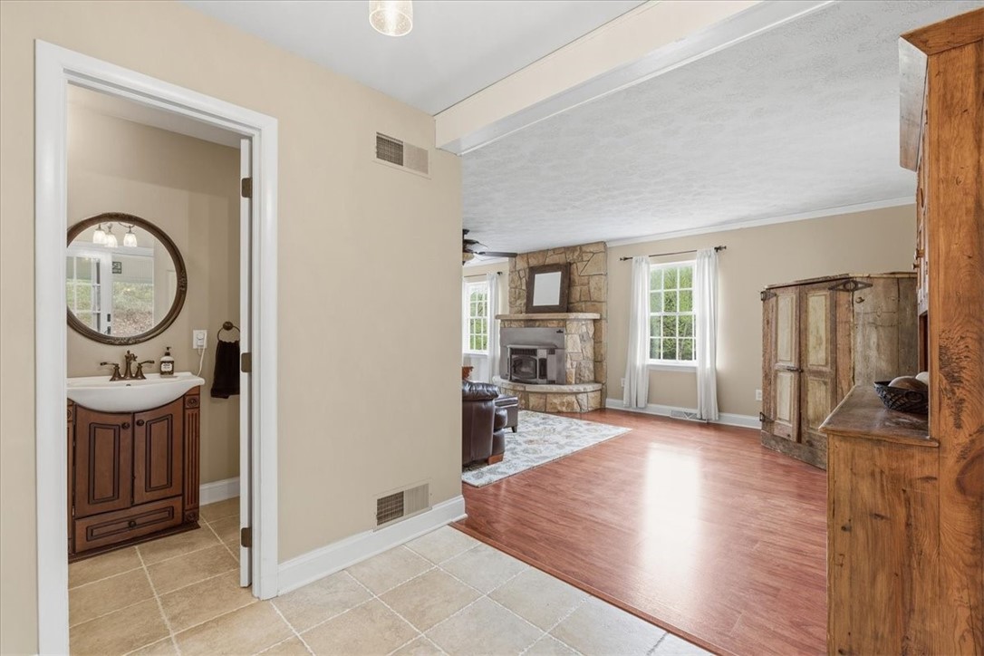 717 Little Creek Rd
