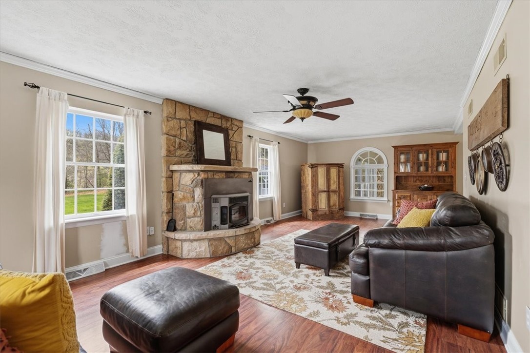717 Little Creek Rd