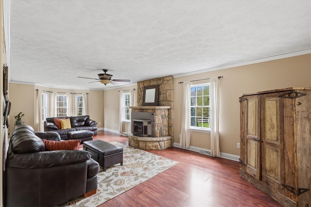 717 Little Creek Rd