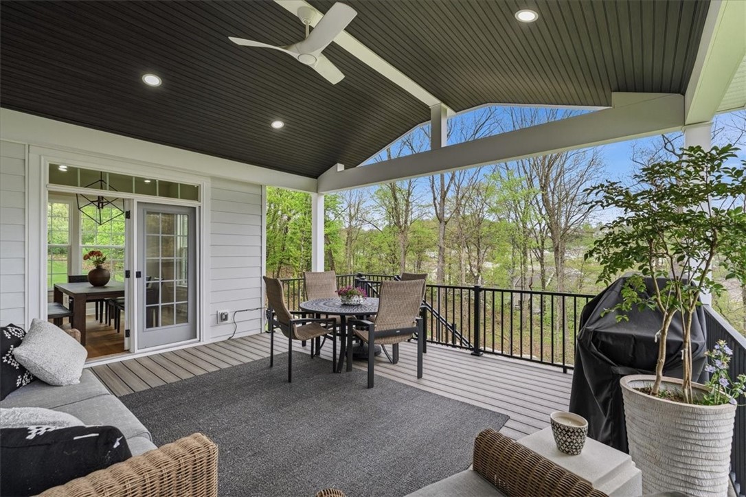 333 Crest Ln