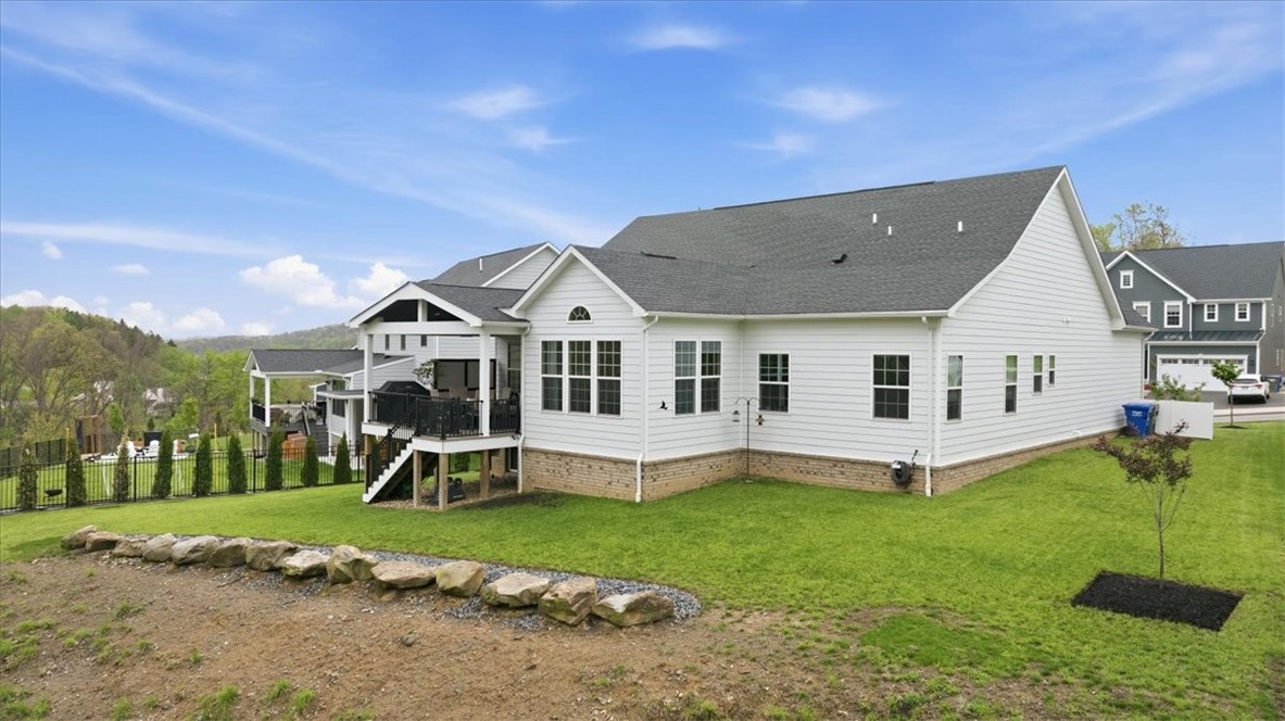 333 Crest Ln