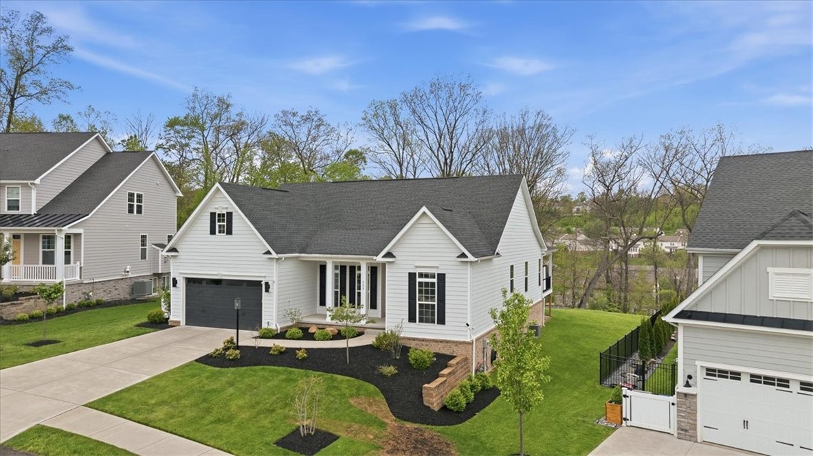 333 Crest Ln