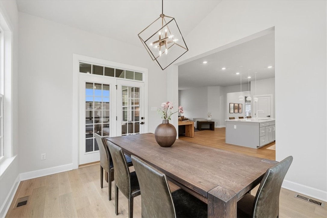 333 Crest Ln