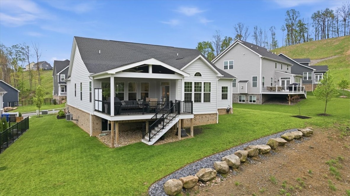 333 Crest Ln