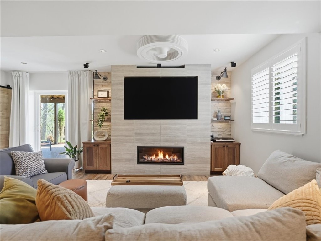 218 Chesapeake Dr