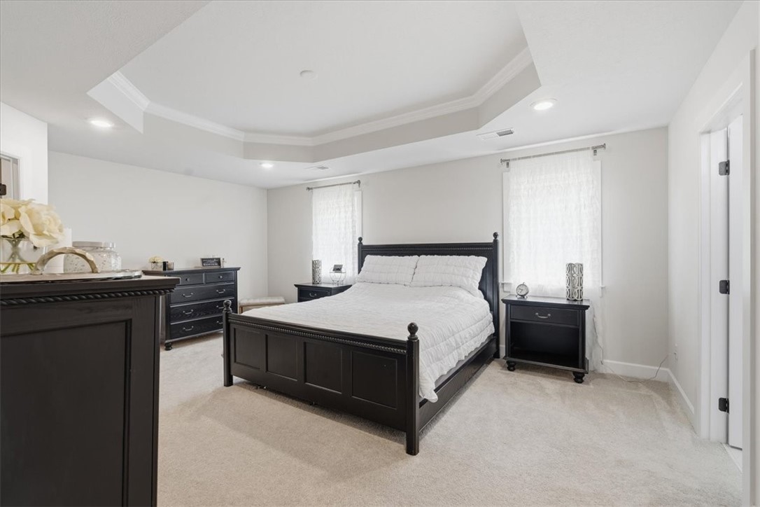 300 Crest Ln