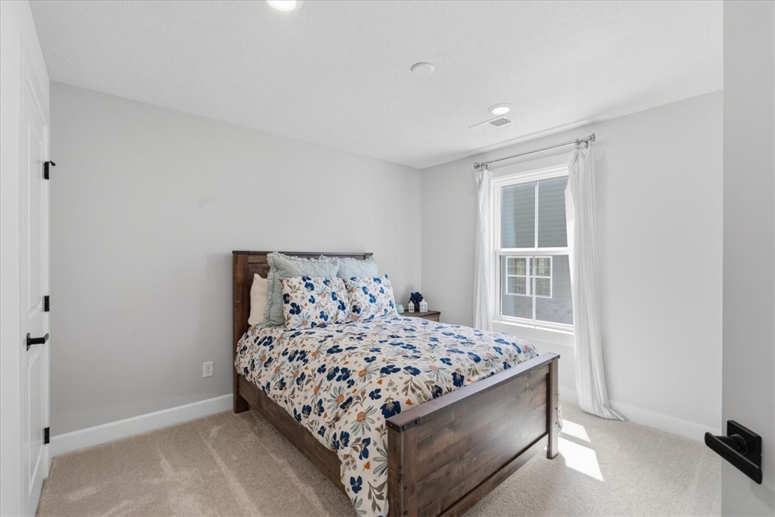 300 Crest Ln