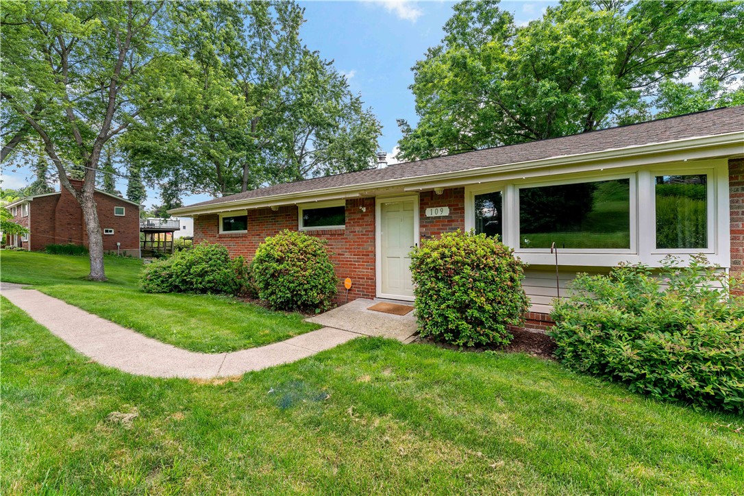 109 Elm Ln