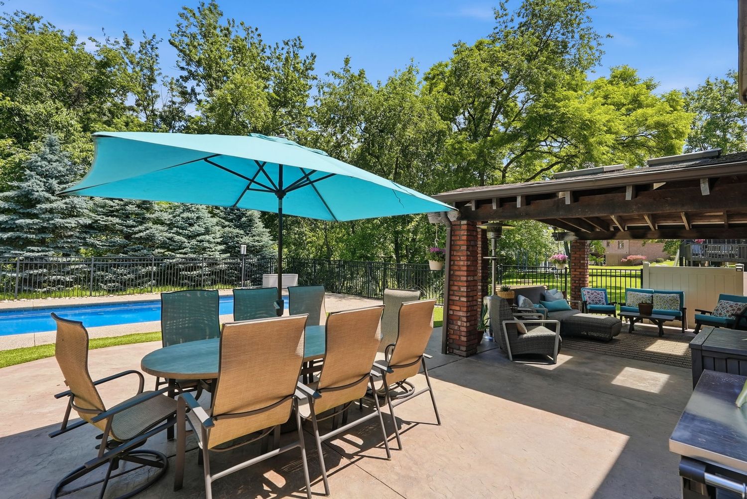 2360 West Gate DRIVE