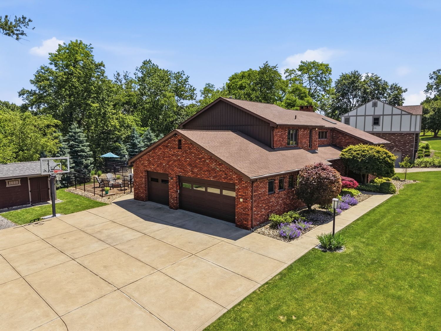 2360 West Gate DRIVE