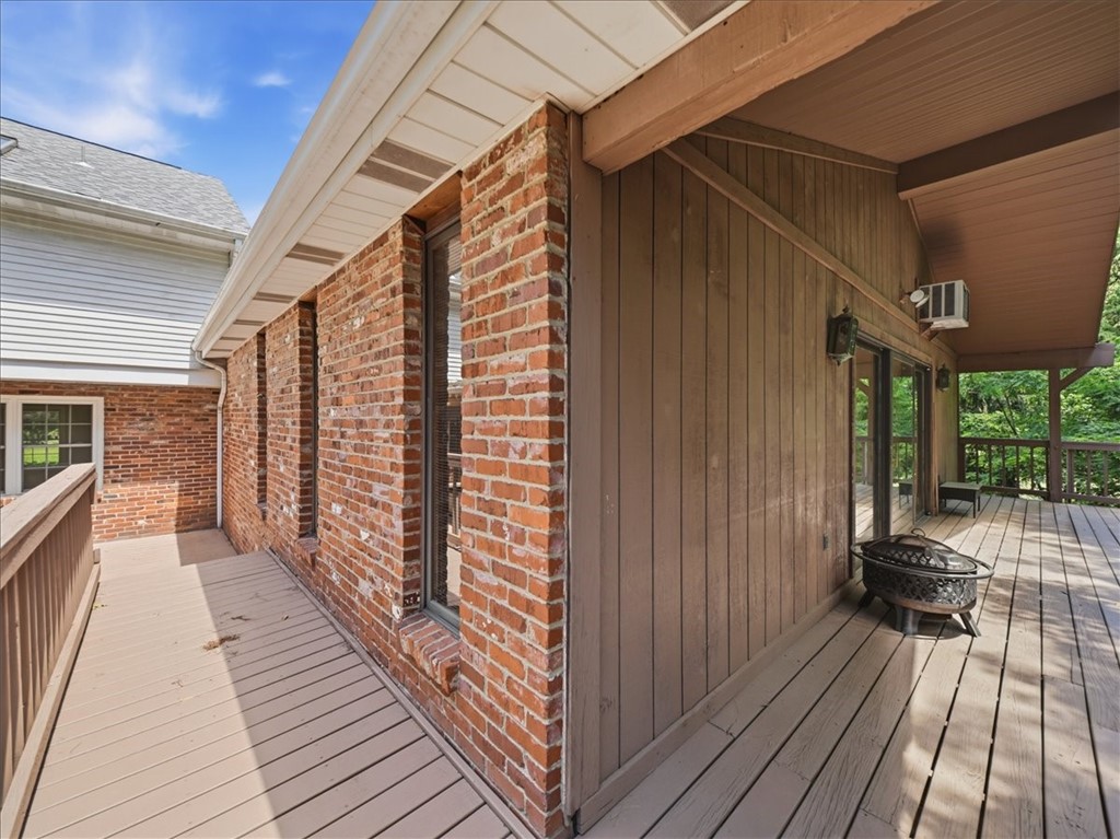150 Maple Dr