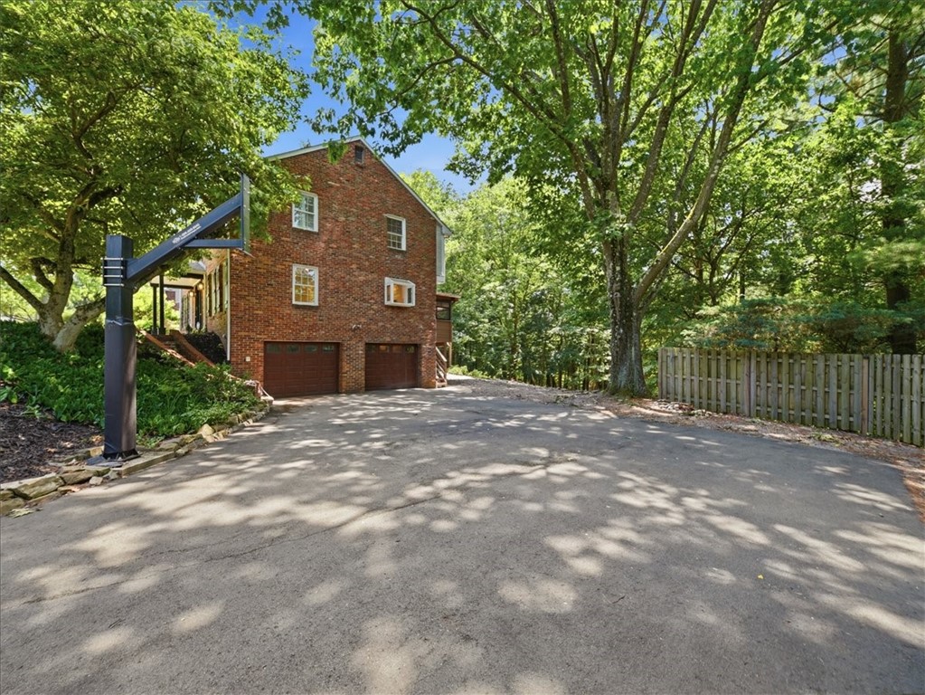 150 Maple Dr