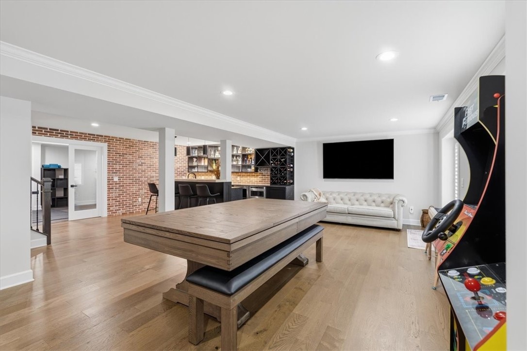 319 Crest Ln