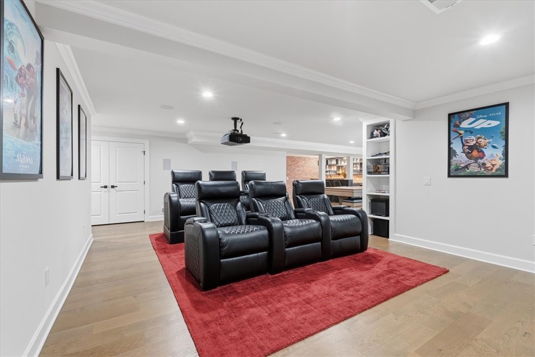 319 Crest Ln