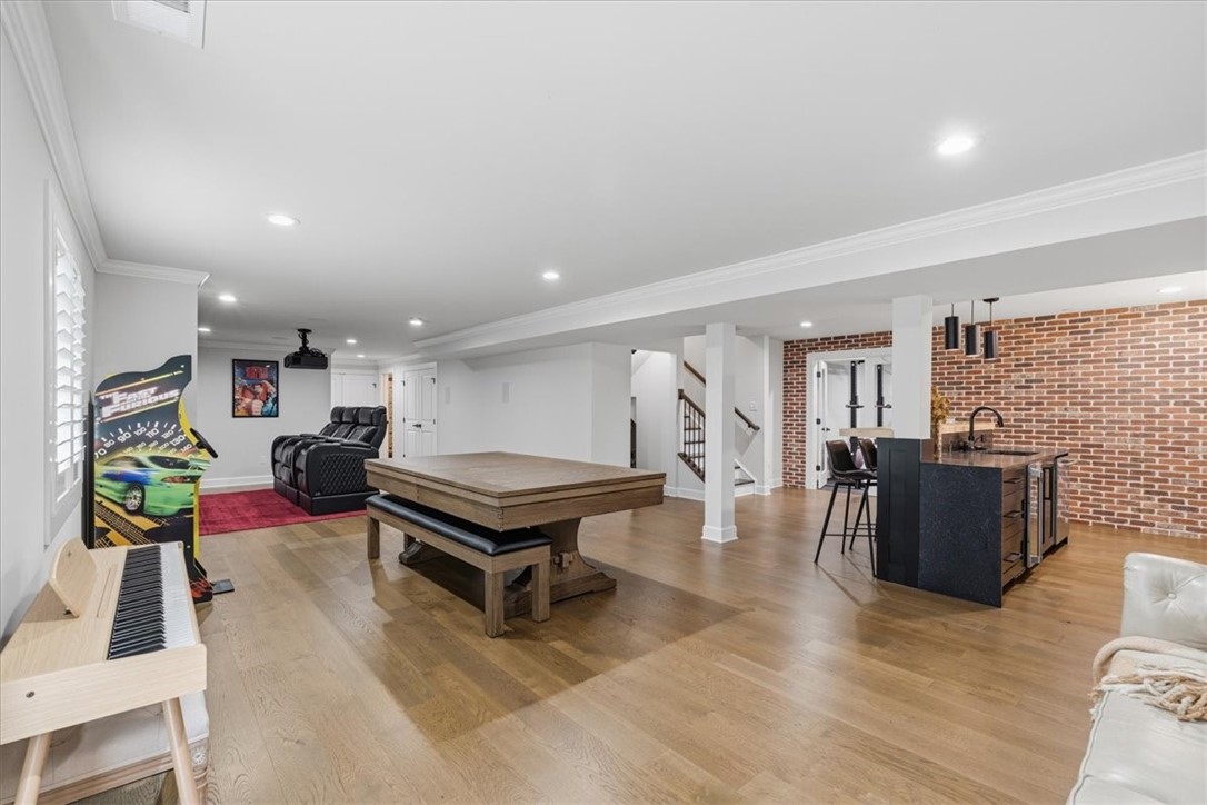 319 Crest Ln