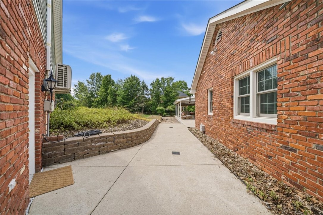 121 Northbrook Dr