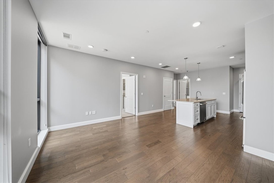 350 Oliver Ave 1101