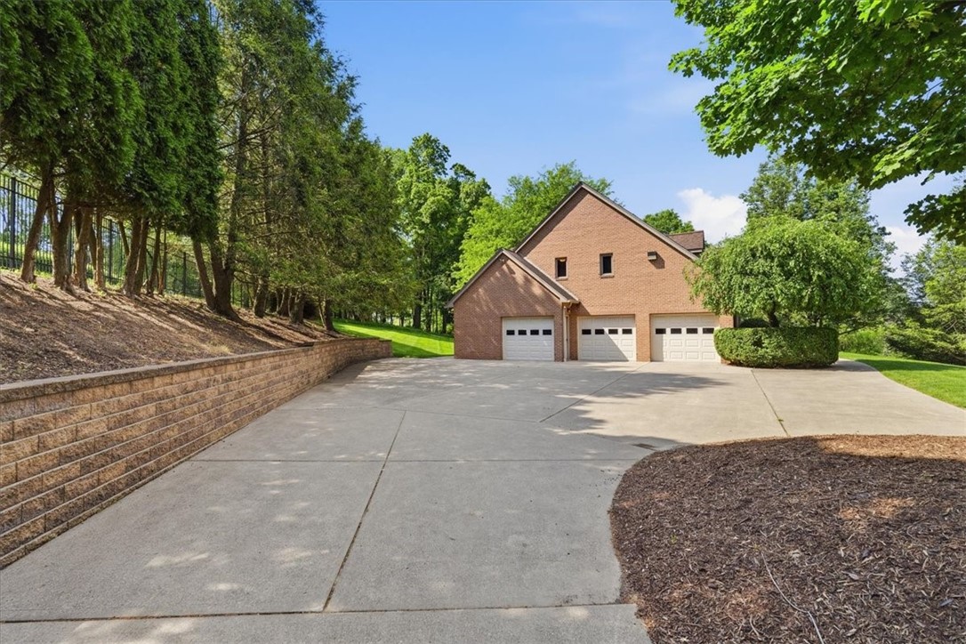 210 Reichold Rd