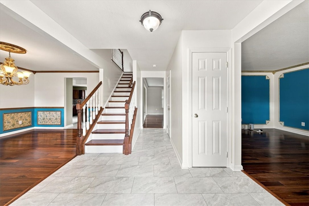 446 Crimson Dr