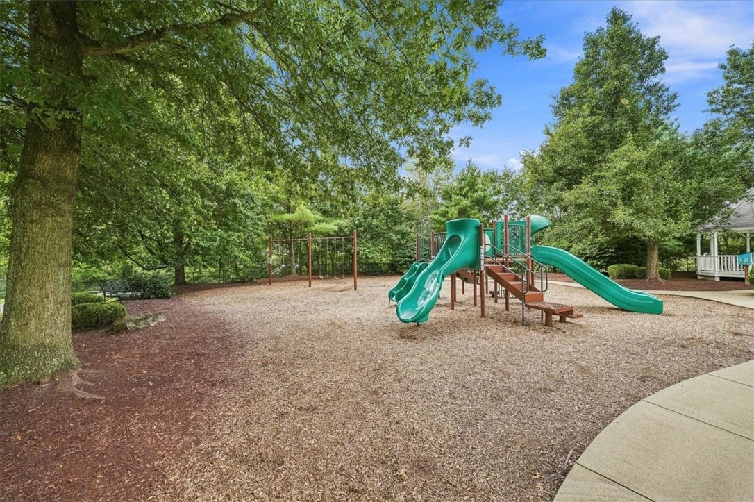 446 Crimson Dr