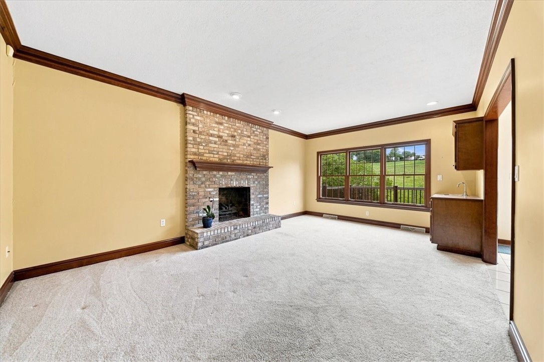 123 Foxwood Dr
