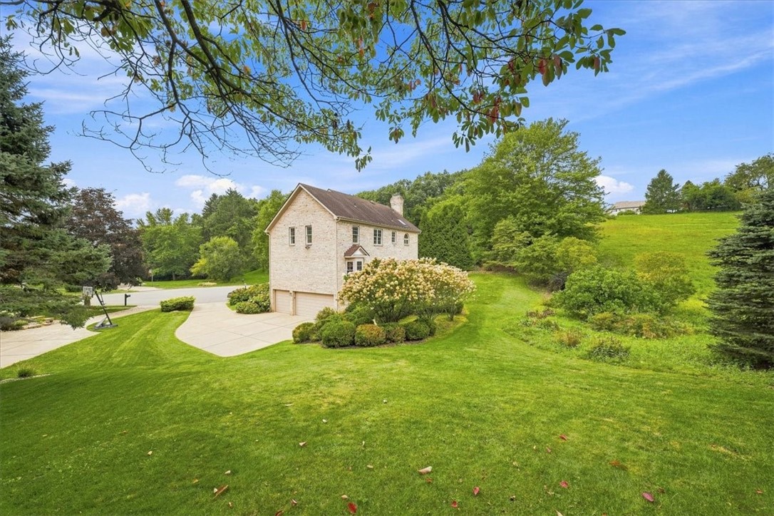 123 Foxwood Dr
