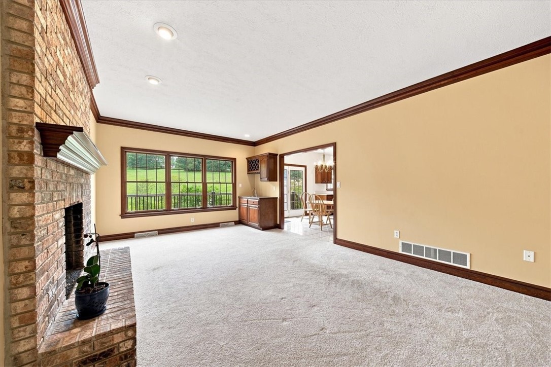 123 Foxwood Dr