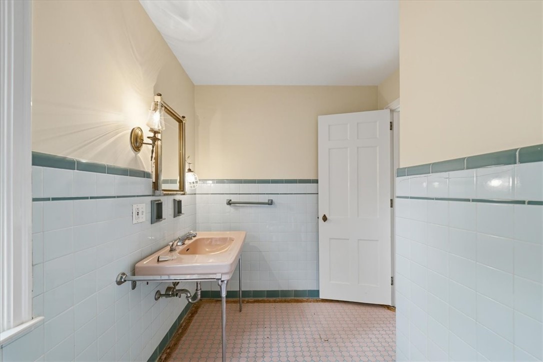4448 Mount Royal Blvd