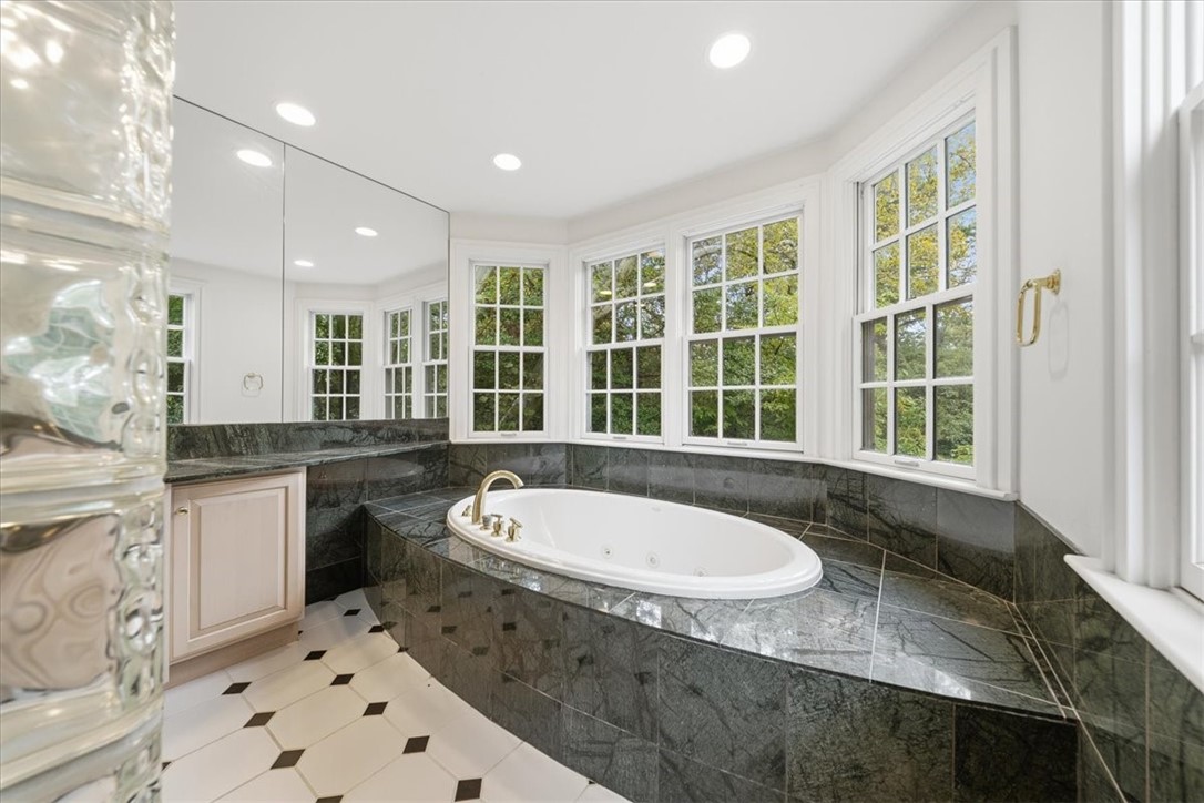 4448 Mount Royal Blvd