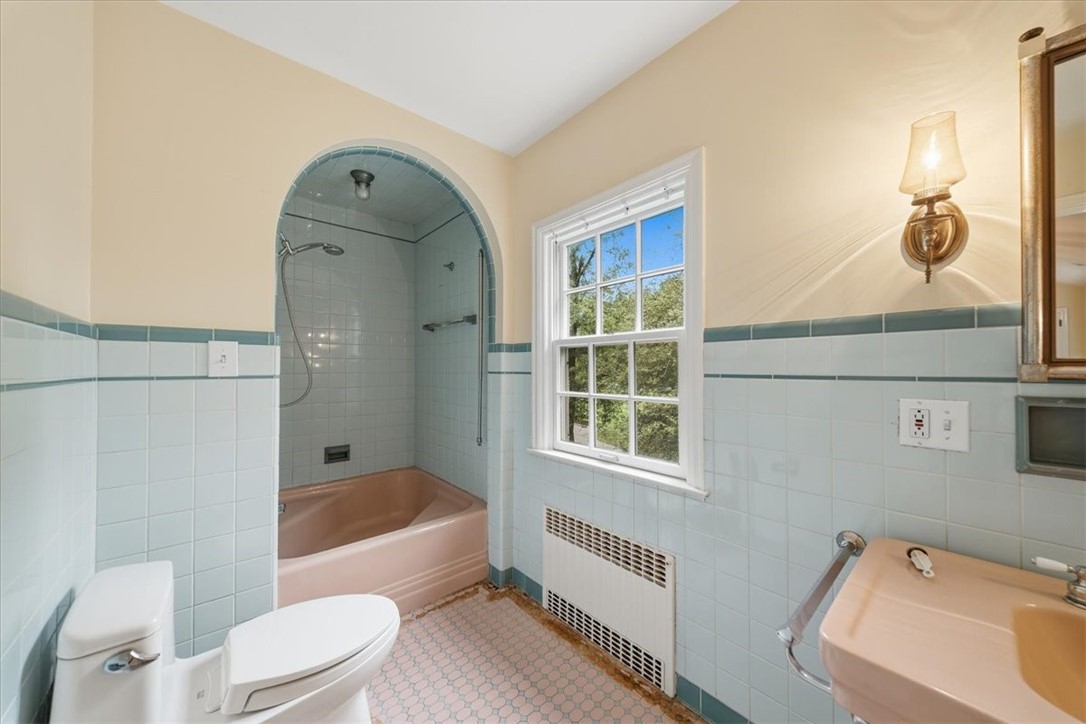 4448 Mount Royal Blvd