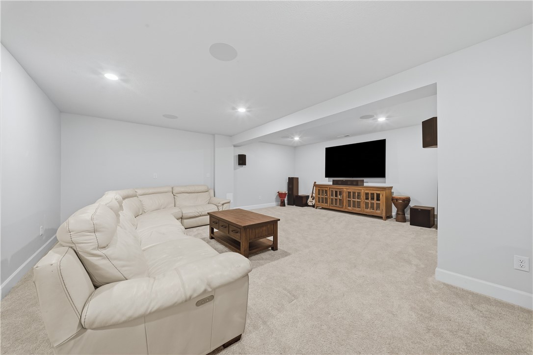 325 Crest Ln