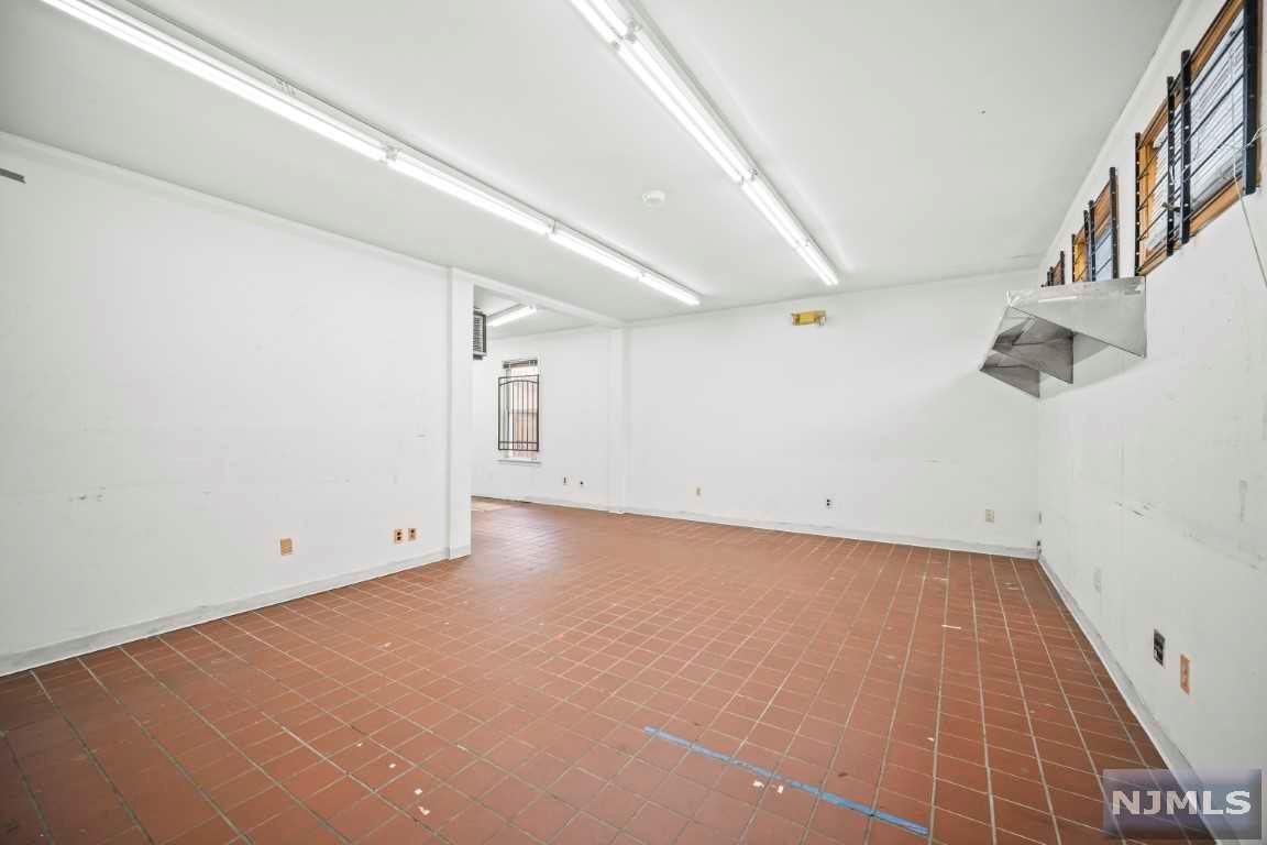 33 Ridge Road Retail